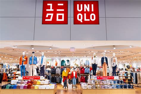 uniqlo stores open today.